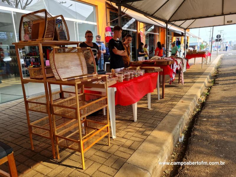 LS: Feira de artesanato segue atÃ© hoje ao lado da rodoviÃ¡ria