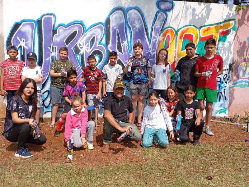 Alunos da Escola Municipal JosÃ© BonifÃ¡cio se preparam para a Noite de AutÃ³grafos com projetos de arte e cultura