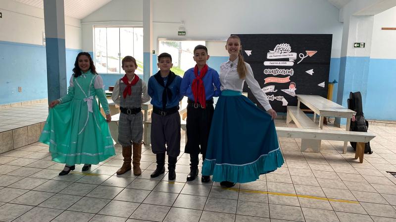 ComemoraÃ§Ã£o do Dia do GaÃºcho com apresentaÃ§Ãµes da Invernada ArtÃ­stica em Laranjeiras do Sul