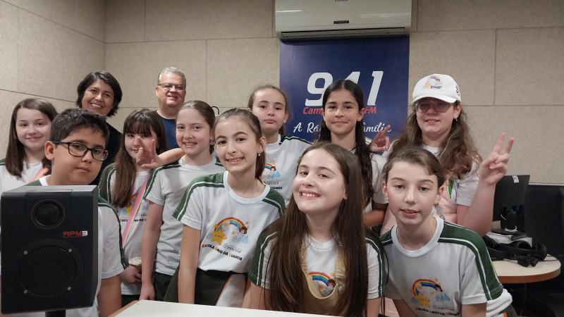 Alunos do 5Âº ano da Escola Anjo da Guarda Visitaram a Campo Aberto FM