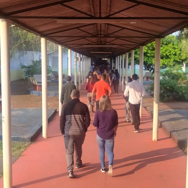 EleiÃ§Ãµes 2024 - VotaÃ§Ã£o no ColÃ©gio Gildo AluÃ­sio Schuck, mantÃ©m bom fluxo de eleitores