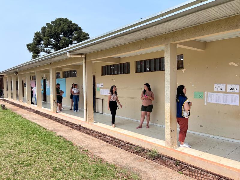 Laranjeiras do Sul - VotaÃ§Ã£o no CMEI Pingo de Gente segue dentro do planejado