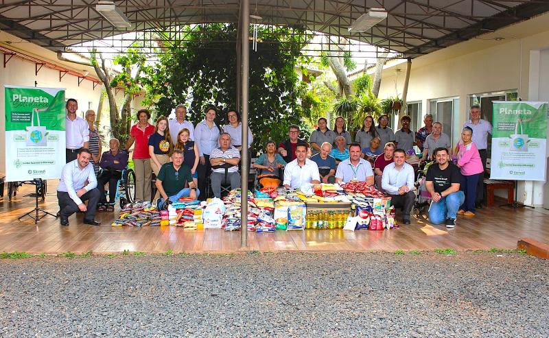 Sicredi Grandes Lagos realiza doaÃ§Ã£o de 400 quilos de alimentos Ã  Casa de Repouso SÃ£o Francisco Xavier de Laranjeiras do Sul