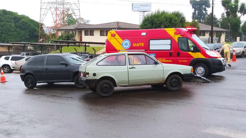 LS: ColisÃ£o envolvendo dois veÃ­culos Gols Ã© registrado na esquina da Delegacia 