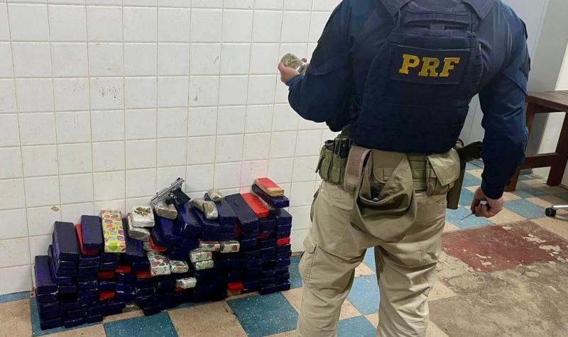 Guarapuava: PRF apreende mais de 100kg de maconha, uma pistola calibre 38 e 10 muniÃ§Ãµes 