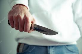 RBI: Homem Ã© ferido por golpe de arma branca em bar