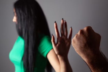 RBI: Mulher Ã© ameaÃ§ada e expulsa de casa por marido embriagado