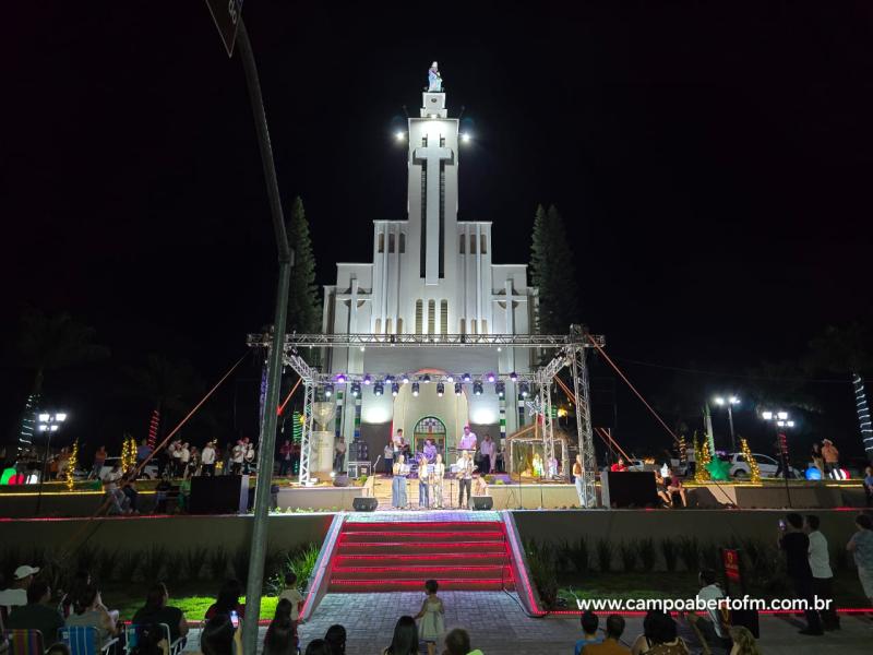 ParÃ³quia Santâ€™Ana celebra a chegada de 2025 com Santa Missa Ã  meia-noite