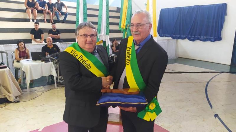Sezar Bovino Ã© empossado para o quinto mandato em rio Bonito do IguaÃ§u