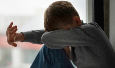 Cantagalo: CrianÃ§a de 7 anos Ã© agredida pela mÃ£e com cabo de vassoura e madeira