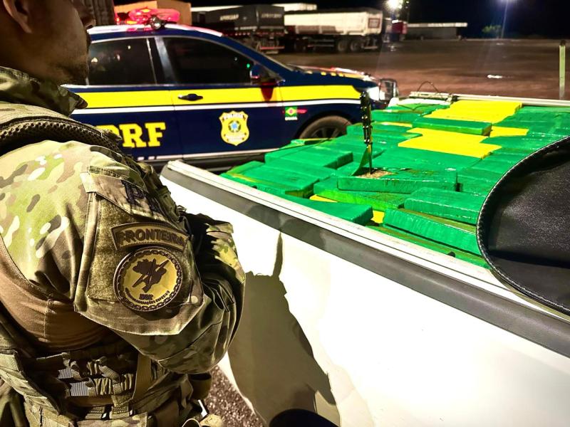 Motorista em fuga Ã© preso pela PRF com mais de 1 tonelada de maconha