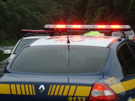 LS: Duas pessoas ficam feridas apÃ³s colisÃ£o frontal na BR 277