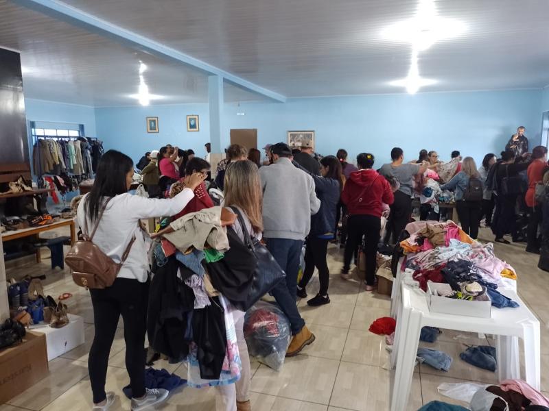LS: Bazar SolidÃ¡rio do CEMIC Ã© sucesso e continua nesta terÃ§a-feira (08)