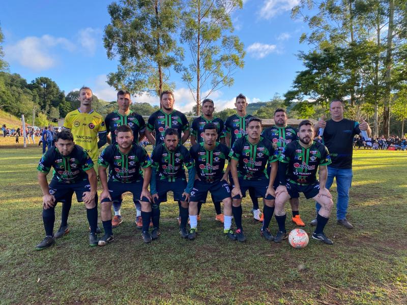 Os Penetras, 10 de Maio e Garotas em Campo sÃ£o os CampeÃµes no Futebol Sete do Recanto Esportivo 