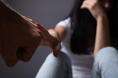 LS: Mulher Ã© agredida pelo companheiro apÃ³s quebrar porta de congelador