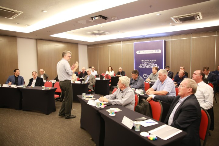 Programa de FormaÃ§Ã£o para Presidentes de cooperativas realiza nova etapa em Curitiba