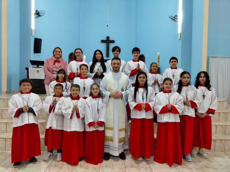 Santa Missa e Investidura de Coroinhas marcam celebração na Comunidade Nossa Senhora do Perpétuo Socorro