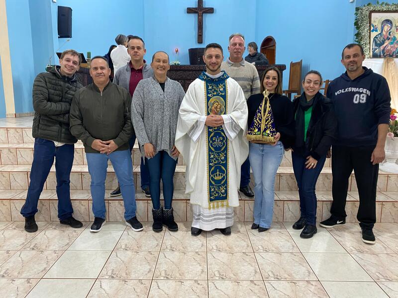 Nem mesmo a chuva espantou os fiéis no encerramento dos Tríduos em honra a Nossa Senhora do Perpétuo Socorro no Bairro Cristo Rei