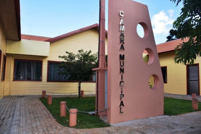 Câmara de Laranjeiras do Sul vota hoje contas de 2023 do ex-prefeito Berto Silva