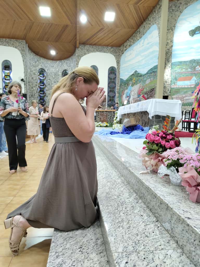 3º Dia da Novena reúne centenas de devotos no Santuário Nossa Senhora Aparecida Celebração foi presidida pelo Padre Aroldo Shinemann Filho e marcada por fé