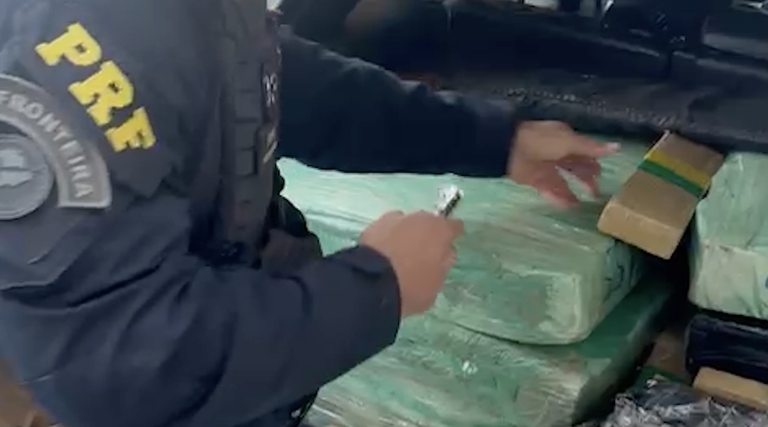 LS: PRF apreende mais de 150 kg de maconha, fuzil e munições de fuzil