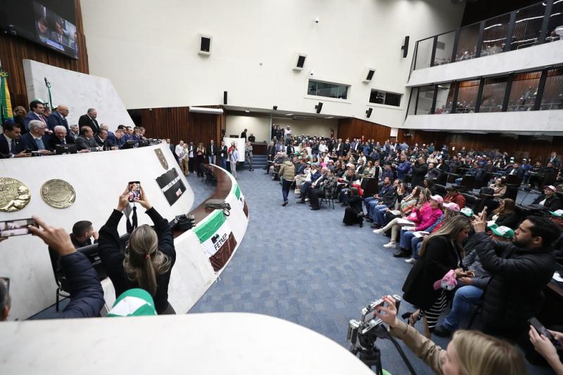 Assembleia Legislativa assegura acordo para votação e sanção de lei que beneficia produtores de leite paranaenses