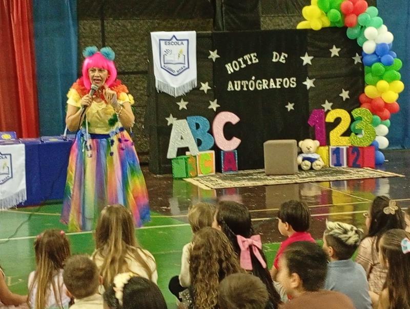 LS: Noite de Autógrafos encanta na Escola Municipal Aluísio Maier