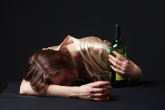 LS: Mulher é denunciada por estar bêbada cuidando de uma criança