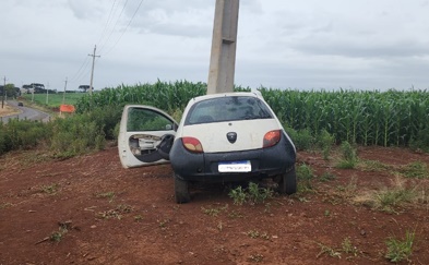 Cantagalo: Condutor sofre ferimentos graves após colidir veículo contra poste 