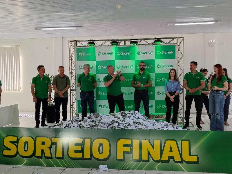 Hermes Honetta, de Nova Laranjeiras, é o ganhador da Ford Ranger zero km da campanha Sorte Premiada Sicredi Grandes Lagos PR/SP