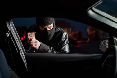 N. Laranjeiras: Veículo é furtado após ser deixado com a chave na ignição