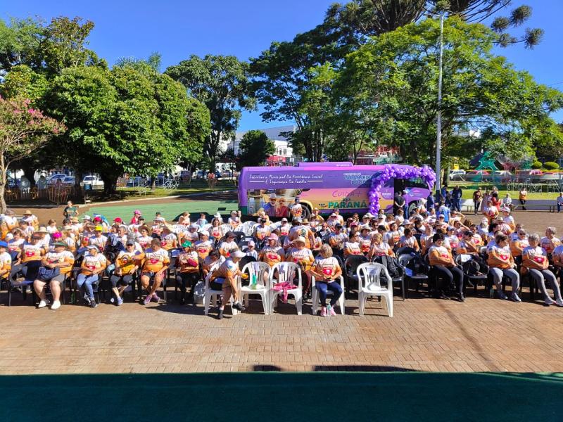 Laranjeiras do Sul recebe três novos ônibus para a saúde e a melhor idade
