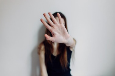 LS: Homem invade a casa de ex-companheira, furta objetos e a ameaça com uma faca