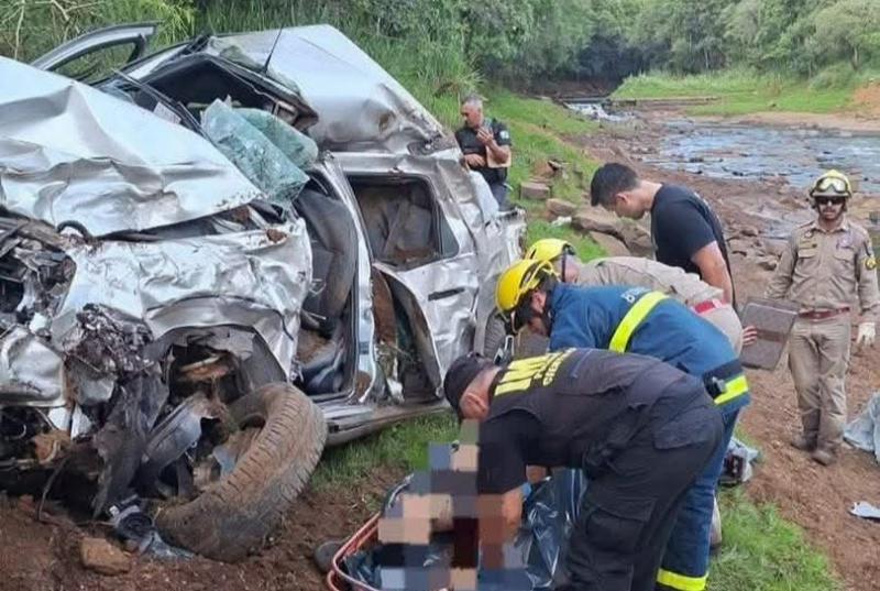 Guarapuava: Motorista morre após carro sair da pista e cair próximo à rio