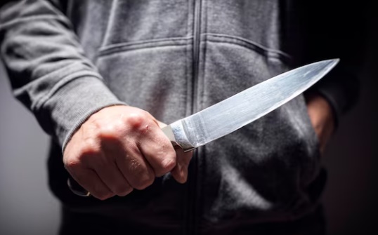 LS: Homem vai defender colega de trabalho e é ferido por golpe de faca