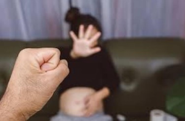 RBI: Mulher grávida é agredida com socos no abdômen pelo companheiro