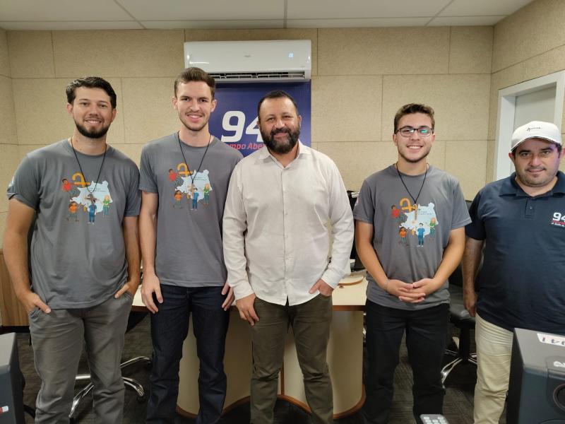 Jovens do MDJ visitaram a Campo Aberto FM nesta sexta (16