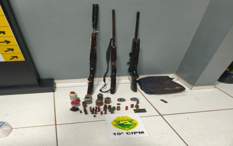 LS: Após denúncia de violência doméstica, PM apreende armas e pássaros silvestres