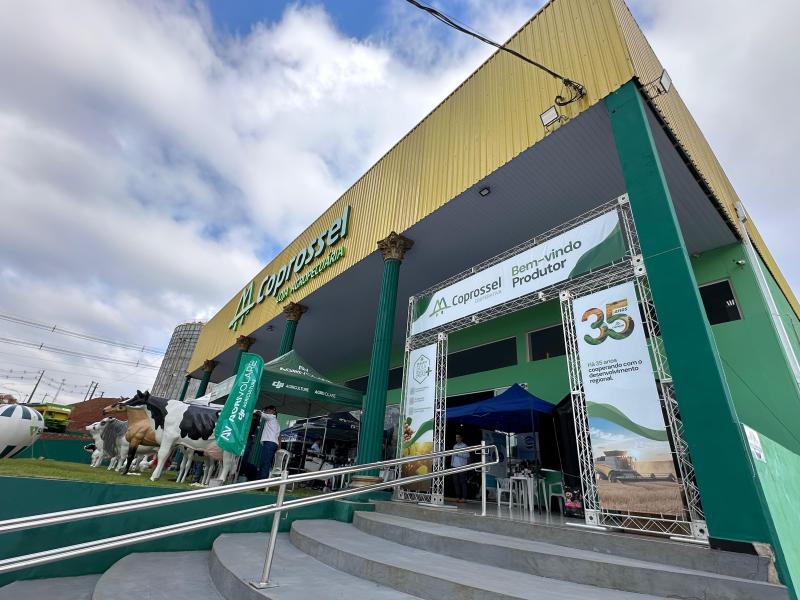 Loja Agropecuária Coprossel celebra 1º ano em Laranjeiras do Sul
