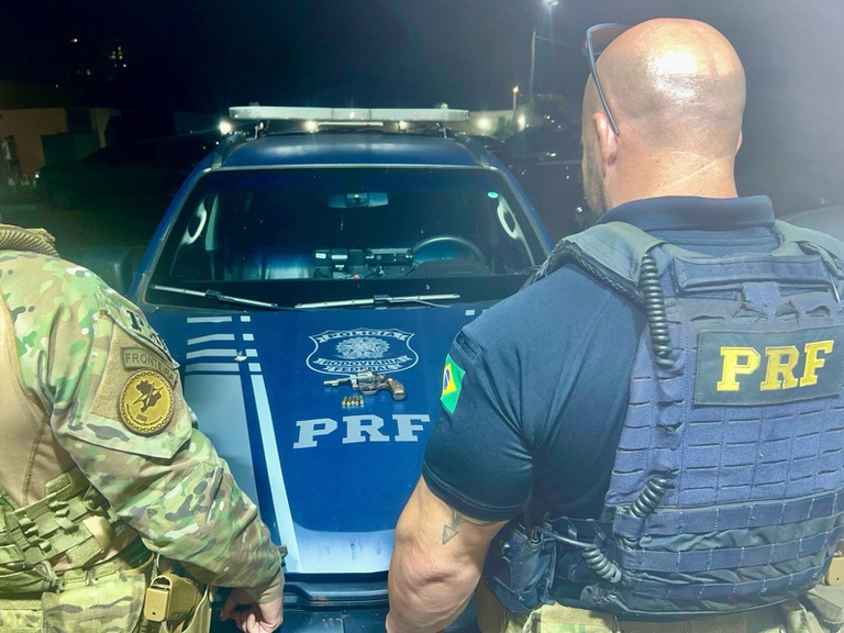 PRF liberta homem sequestrado e prende dupla armada em Cascavel (PR)