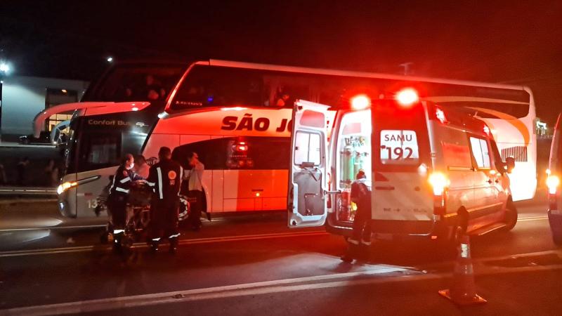 Cantagalo: Homem é atropelado por ônibus ao tentar atravessar rodovia 