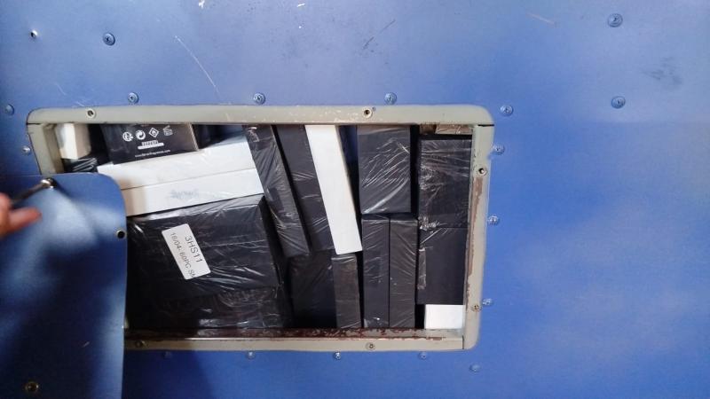 LS: PRF apreende mais de 400 celulares em fundo falso de caminhão 