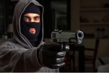 Cantagalo: Bandidos armados e encapuzados tentam assaltar idosa na Linha Cavernoso