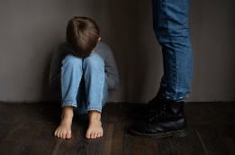 N. Laranjeiras: Criança de 4 anos é agredida pelo padrasto e sofre lesão no braço