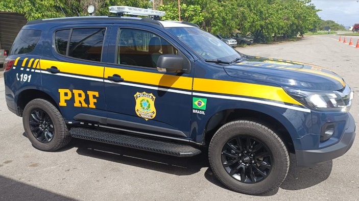 N. Laranjeiras: Carga de batatas é saqueada após caminhão sofrer pane mecânica na BR 277