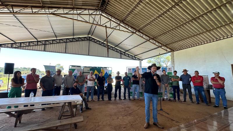 Assentamento Passo Liso, Recanto da Natureza e Rio Verde recebem semeadora e 40 mil metros de arame farpado