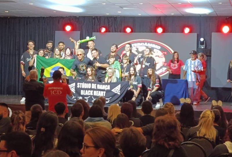Black Heart conquista título sul-americano de dança