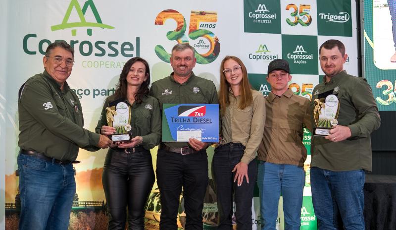 Com produtividade de 325,57 sacas de soja por alqueire, cooperado coprossel leva grande prêmio da 13ª edição do programa desafio soja 200+