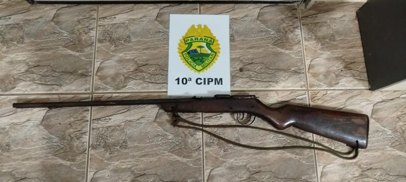 RBI: Ao manusear espingarda, homem é atingido na mão por disparo 
