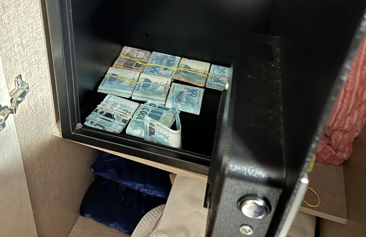 Polícia Civil prende três pessoas investigadas por movimentar mais de R$ 28 milhões em esquema de lavagem de dinheiro e exploração de jogos de azar
